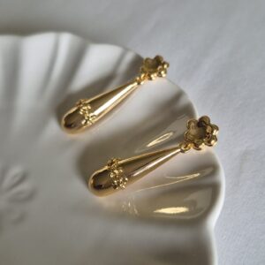 Aros gota dorados flor